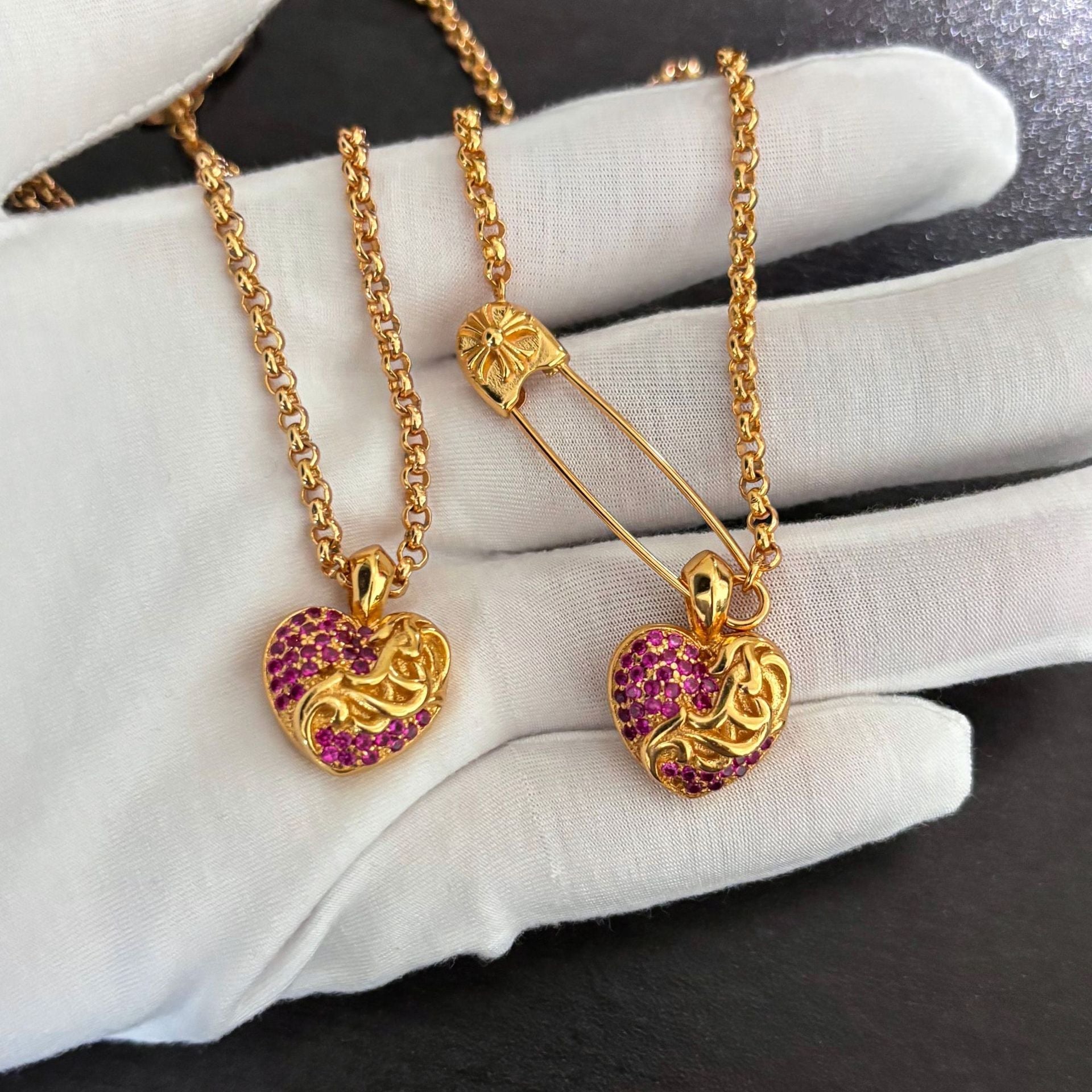 Chrome Hearts diamond-studded versatile heart pendant